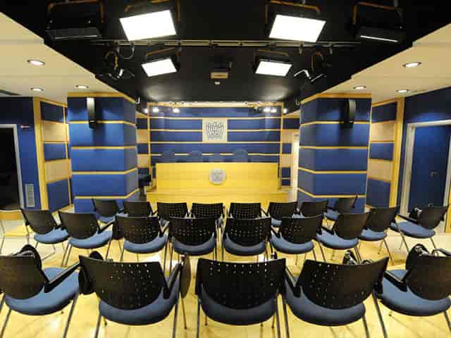 Tiered conference room at Centro Congressi Frentani for press briefings and corporate events.