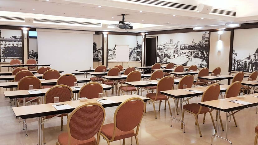 Classroom-style conference room at Ristorarte, Centro Congressi Frentani for corporate training.
