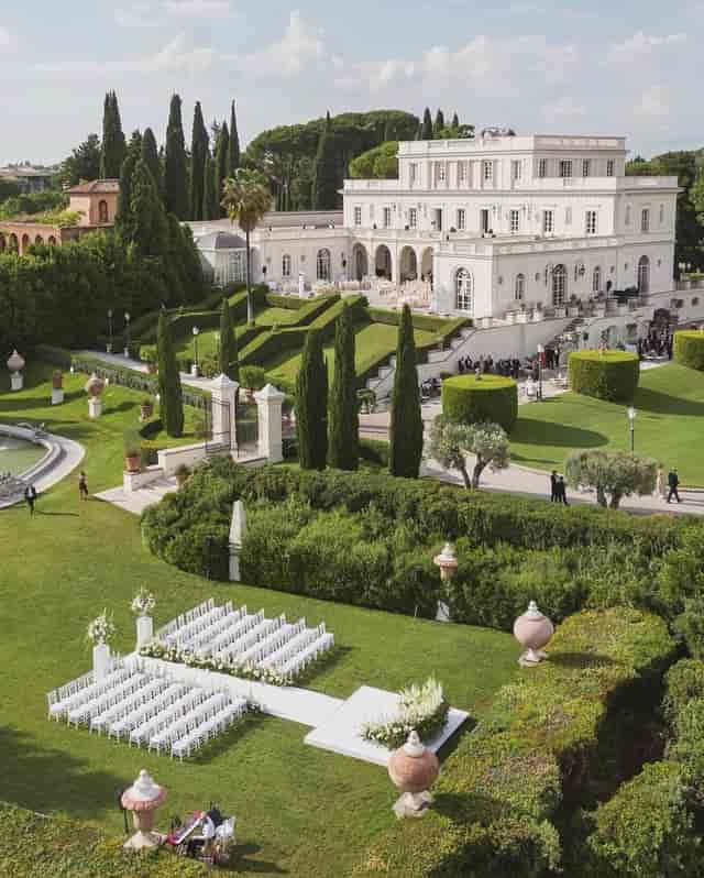 Luxury wedding at Villa Miani gardens, elegant outdoor ceremony venue for sophisticated events.