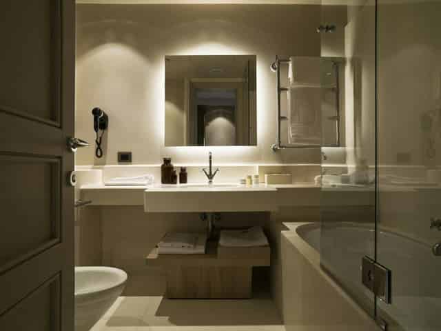 EXECUTIVE LOUNGE