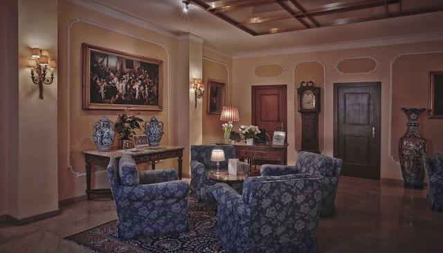 Lounge area in Hotel Napoleon for upscale business networking and breakout events.