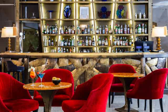 Piano bar