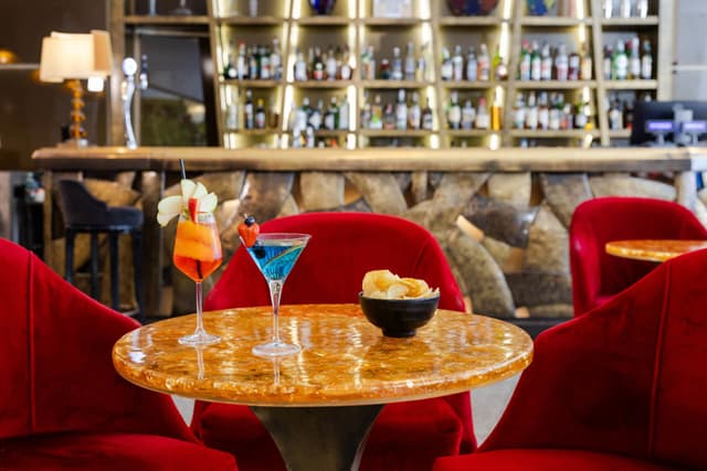 Piano bar