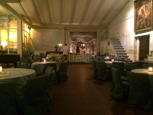 Nympheum hall at Villa Sospisio featuring historic murals, ideal for gala and upscale dinner events.