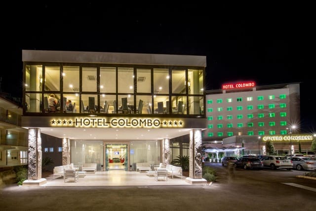 Roma 3 congress center at Hotel Cristoforo Colombo: professional 4-star corporate meeting venue.