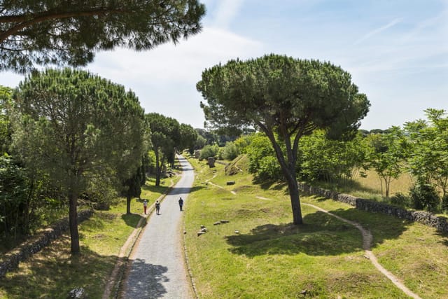 Villa degli Orazi garden: scenic outdoor venue for corporate team-building and incentive retreats.