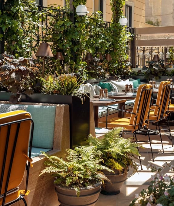 Il Salotto lounge at The Hoxton Rome for high-end outdoor networking and corporate event hosting.