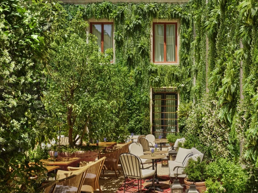 Jade Bar at The Rome EDITION: Luxury biophilic venue for corporate receptions and private events.