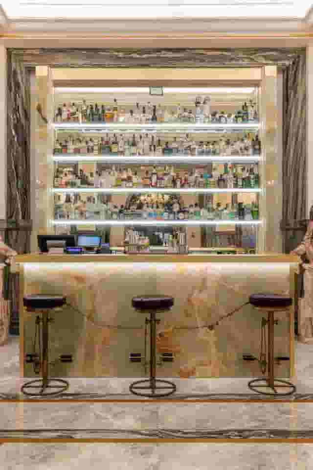 bar