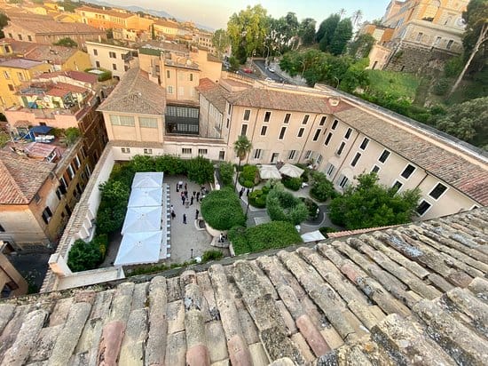 Chiostro Giardino outdoor venue for historic corporate events and networking receptions.