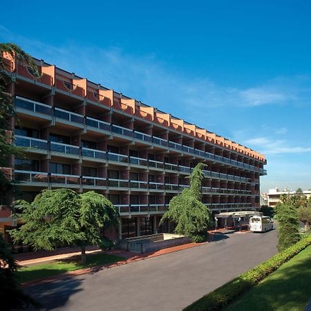 Olimpia Hall at Hotel Villa Pamphili Roma: Balcony-style rooms for corporate events and group tours.