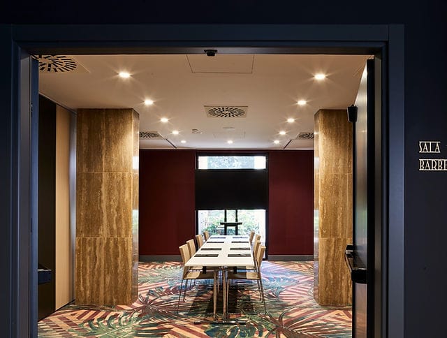 Boardroom at Hotel Villa Pamphili Roma with travertine pillars for corporate events and meetings.