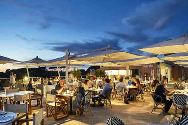 Outdoor networking reception at Hotel Villa Pamphili Roma with modular seating and elegant lighting.