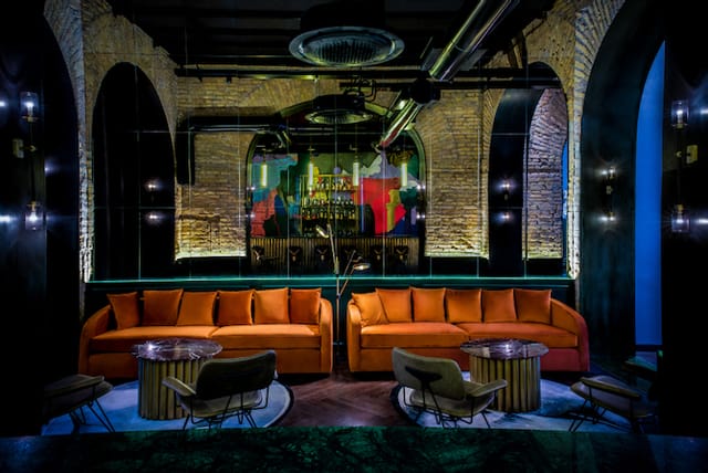 Industrial-chic lounge with soft seating at Chapter Roma, ideal for VIP hosting and networking.