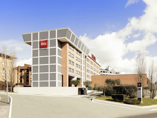Fiera Roma exterior and hall, reliable corporate event venue and business meeting space.