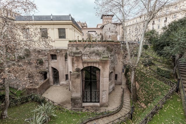 Great Hall in Horti Sallustiani: historic outdoor venue for exclusive networking events.