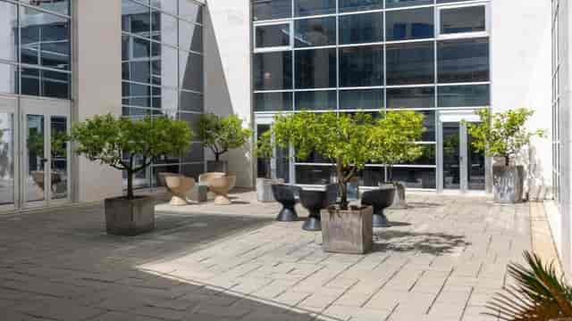 Modern courtyard lounge at Precise House Mantegna Roma for corporate networking and events.