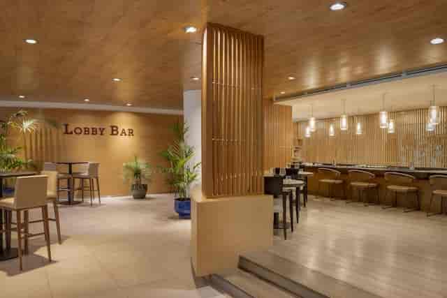 Precise House Mantegna Roma lobby: versatile pre-function space for networking and cocktail events.