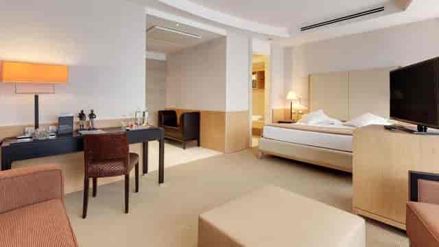 Luxury bleisure suite at Precise House Mantegna Roma for VIP business events and conferences.