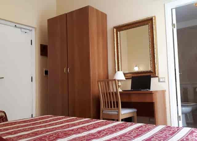 Hotel Major Aventinus workspace: dated business room for professional meetings and corporate travel.