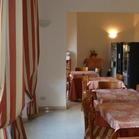 Guest lounge at Hotel Major Aventinus with dated decor for corporate events and professional meetings.