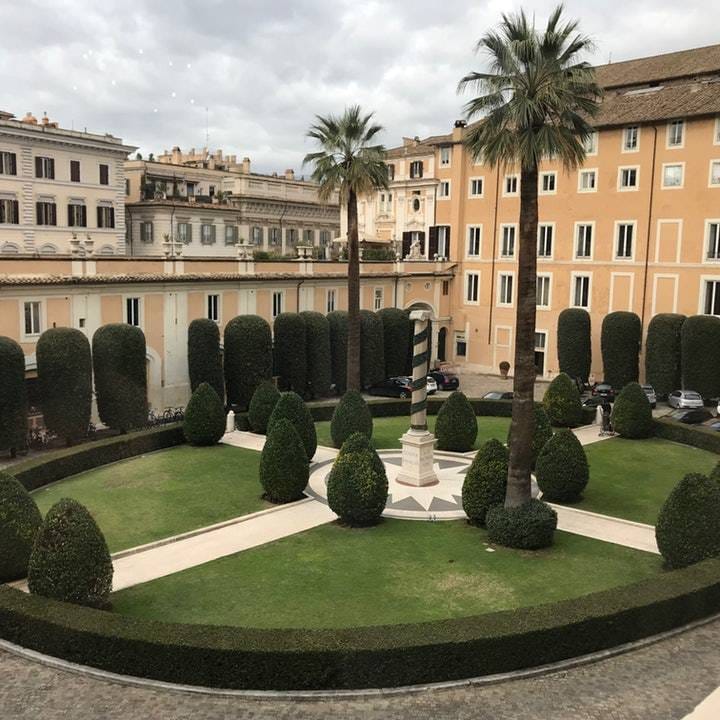 Colonna Palace Hall of Landscapes: Luxury event venue for gala dinners and cocktail receptions.