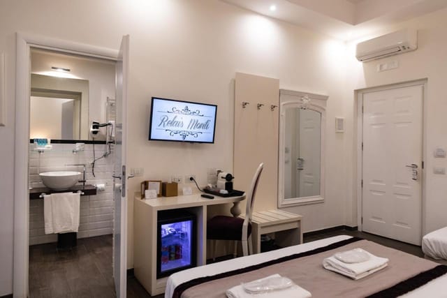 Hotel Relais Monti business center: compact guest room workspace for corporate travel and meetings.