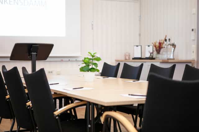 Henning boardroom setup with ergonomic seating for corporate strategy and business meetings.