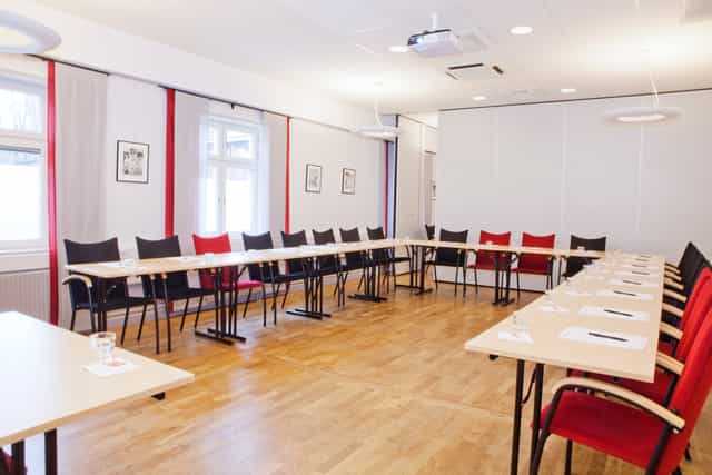 U-shaped meeting room at Hotell Zinkensdamm, ideal for collaborative workshops and board meetings.