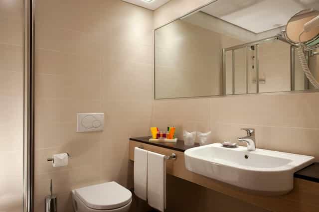 Modern bathroom at iQ Hotel Roma, perfect for corporate travel and business accommodation.