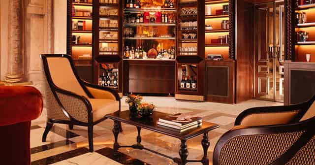 Piano bar
