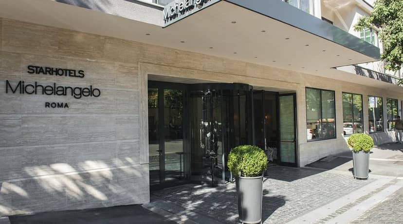 Starhotels Michelangelo lobby arrival area for professional corporate events and site inspections.