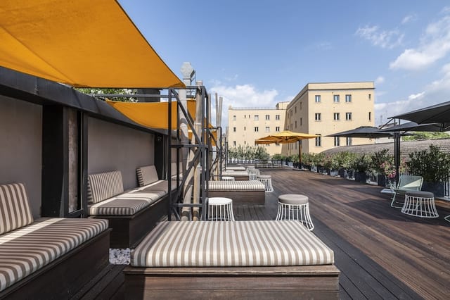 Rooftop terrace in Horti 14 with modular lounge seating, ideal for corporate events and receptions.