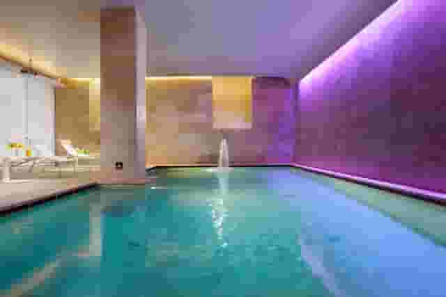 INFINITY MEETING ROOM