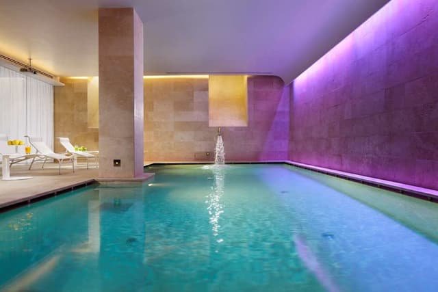 INFINITY MEETING ROOM