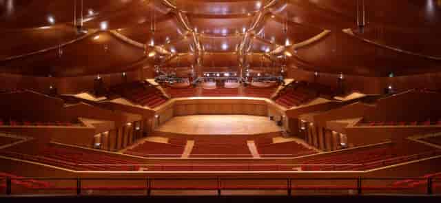 Spazio Risonanze auditorium with acoustic design for professional keynote and plenary events.