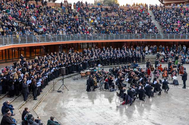 Cavea amphitheater at Auditorium Parco della Musica hosting a large-scale concert event.