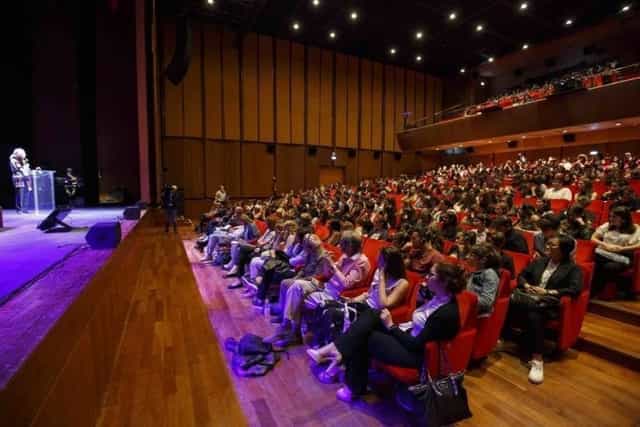Sala Petrassi auditorium featuring a plenary session with stage AV for corporate events.