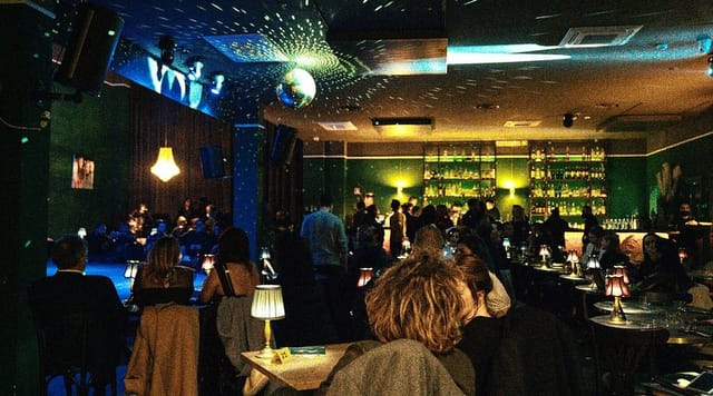 Live Dinner Club at Ellington Club: upscale networking reception and private party lounge.