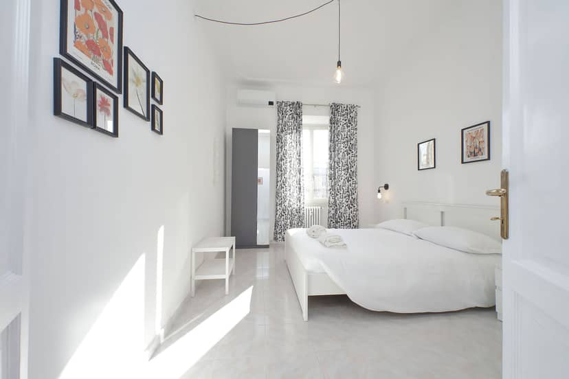 Minimalist Piano Room in Villa Parco della Vittoria, ideal for business travel and hotel stays.
