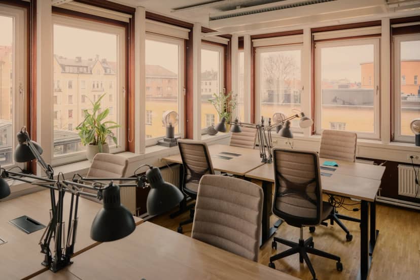 Modern coworking breakout room with natural light for collaborative work and office meetings.