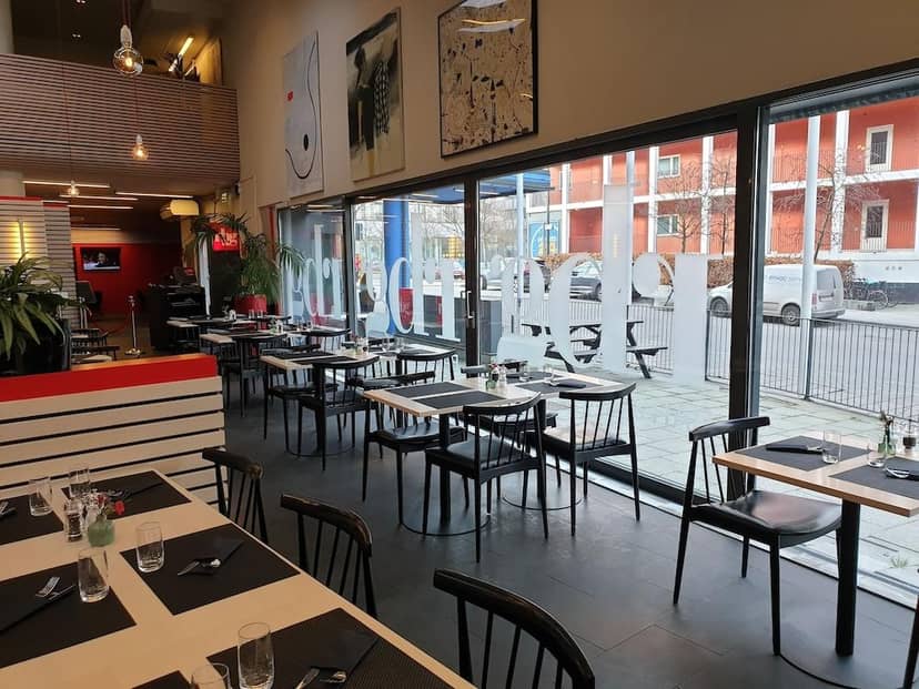 Modern restaurant venue in Stockholm with floor-to-ceiling windows for corporate breakfast events.