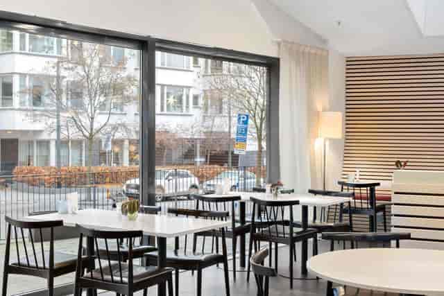 Bright contemporary breakout space in Stockholm for team collaboration and networking events.
