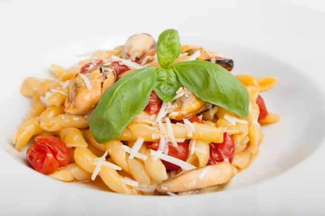 Mussels and cheese entrée at Antica Pesa Roma for corporate gala dinner or boardroom catering.