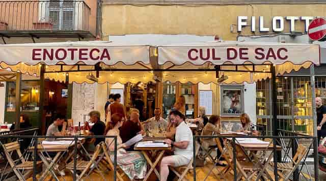 Wine bar street-side setup in Palazzo Navona for networking receptions and corporate dinners.