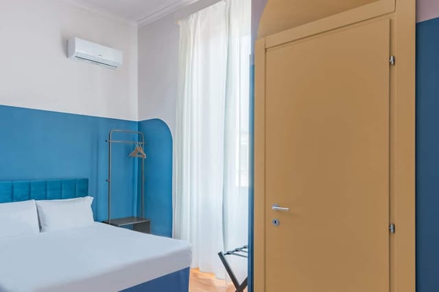 Modern breakfast area in Hotel Infinito Roma for business travel and conference lodging.