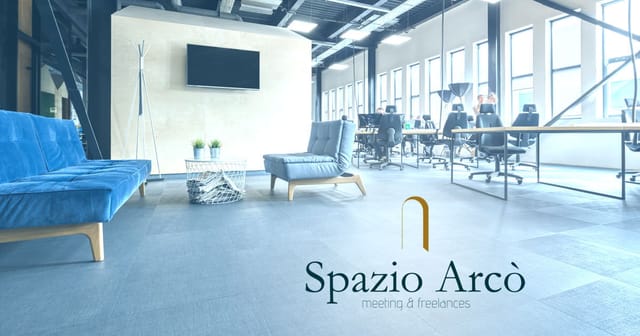 Tiberina meeting room at Spazio Arcò: modern ergonomic workspace for hybrid meetings and coworking.