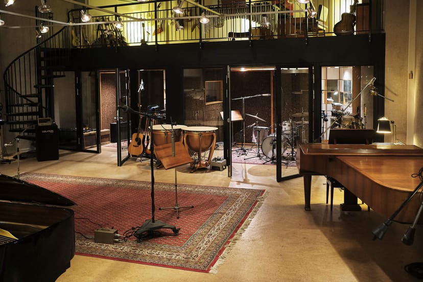 Industrial-chic Kammarsalen studio for networking and creative workshops.