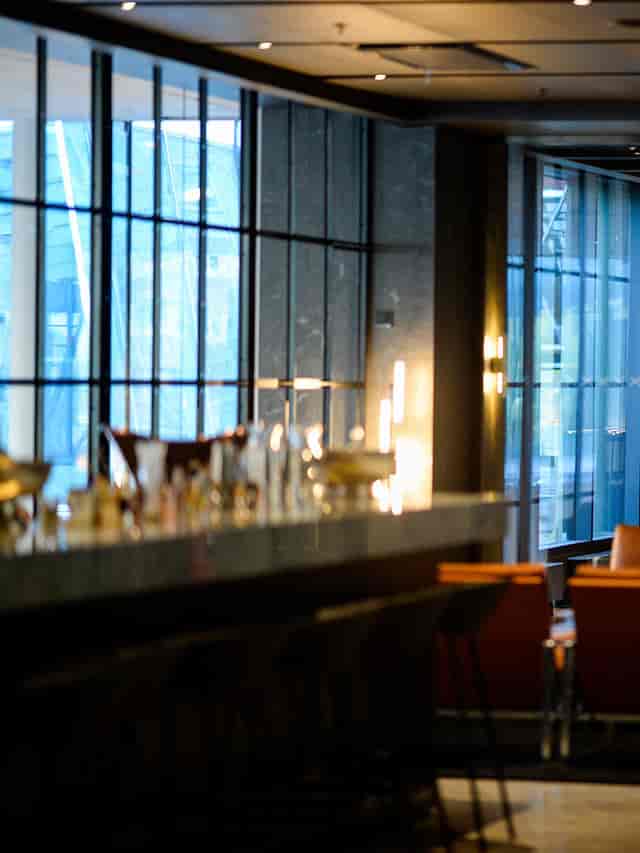 Modern cocktail bar lounge in Kammarsalen, ideal for upscale networking and executive events.