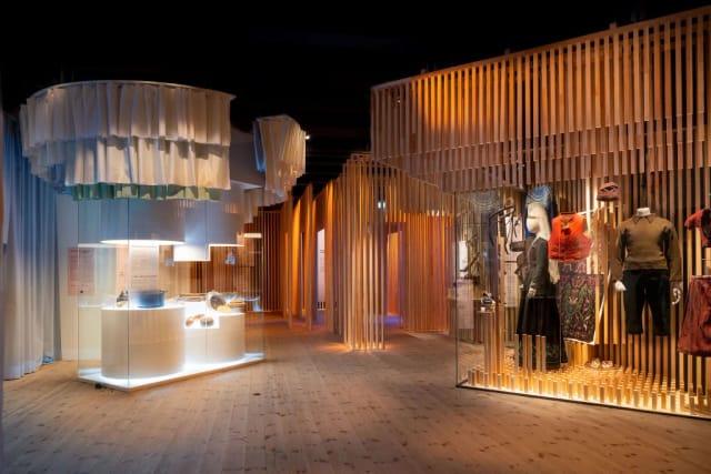 Arctic exhibit at Nordiska museet: immersive wooden design for trade show booths and gala events.
